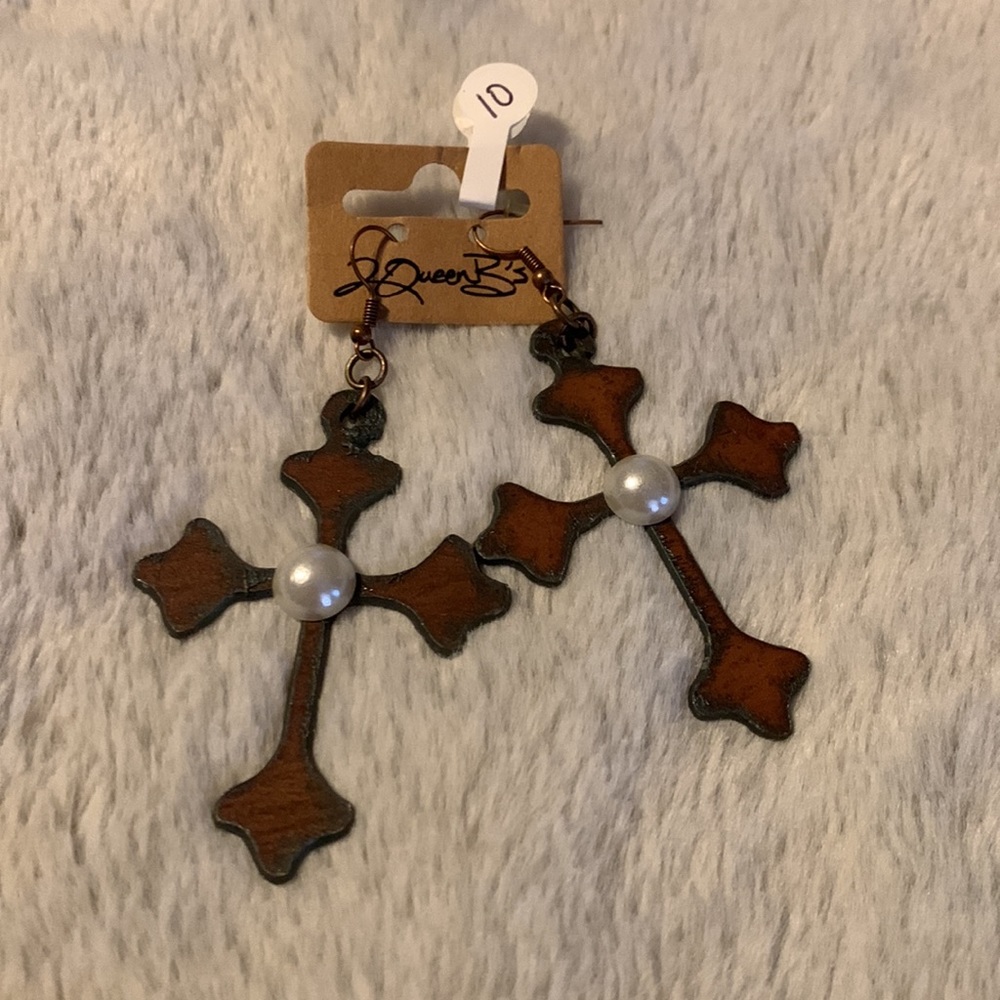 Brown cross earrings with a pearl